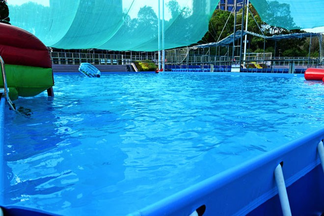 华南热作学院充气游泳池