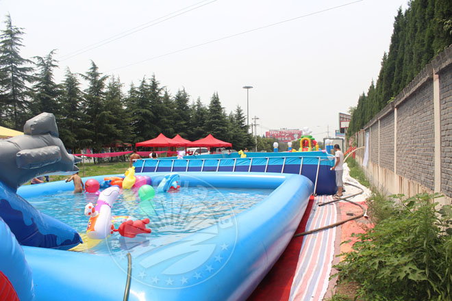 华南热作学院充外充气游泳池